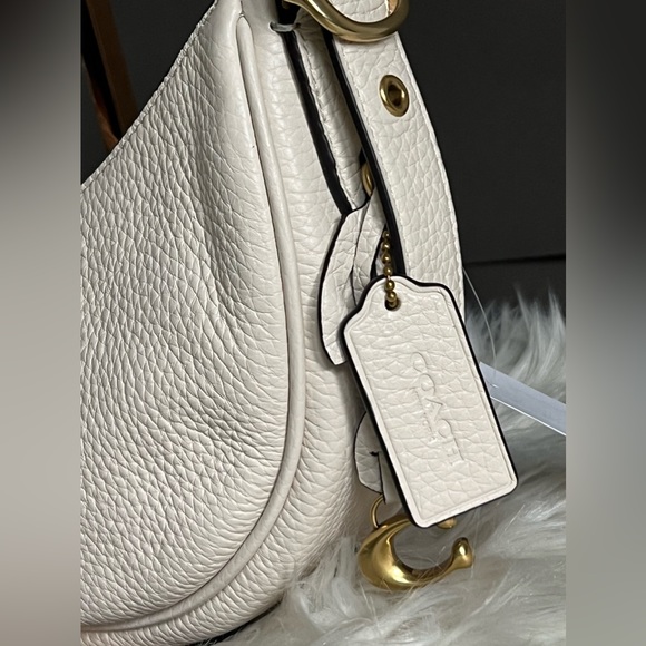 CC439 - Coach Luna Shoulder Bag - Picture 4 of 13